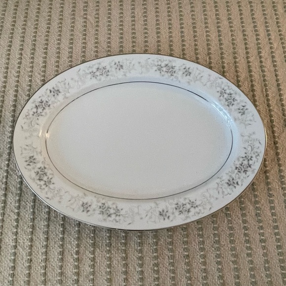 Camelot Elegant White and Gray Floral Serving Platter - Picture 1 of 6